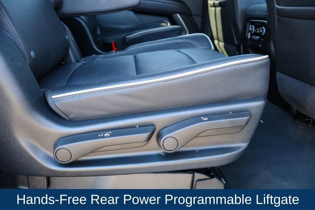 Used 2023 Chevrolet Suburban Premier image 18