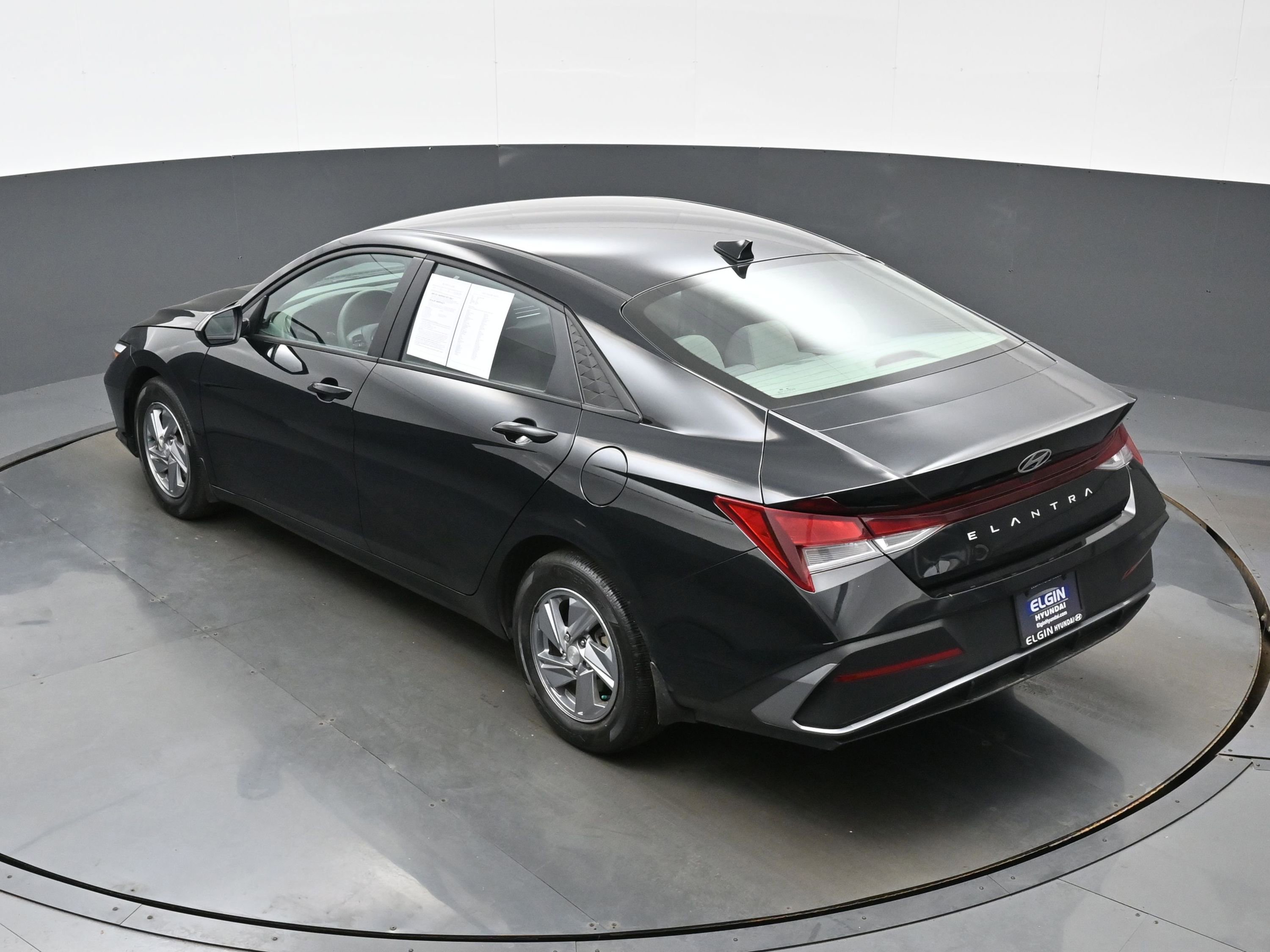 Used 2024 Hyundai Elantra SE FWD image 32