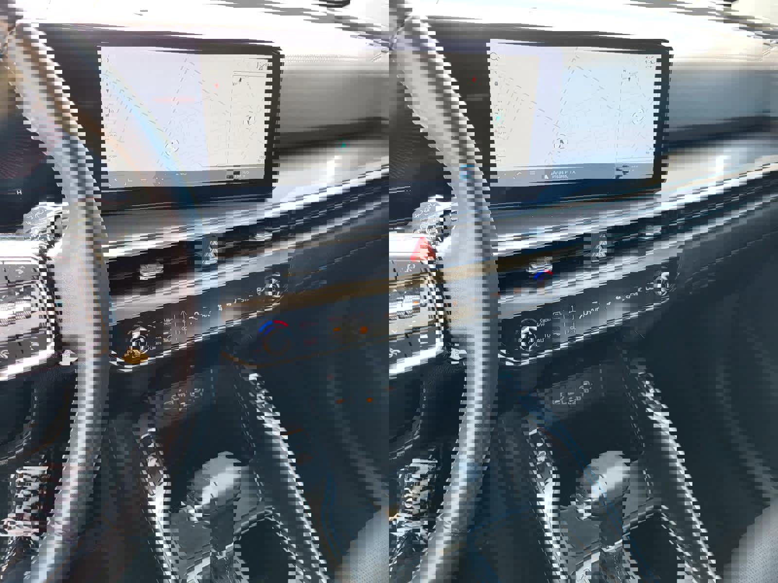 Used 2024 Kia Sorento S w/ Panoramic Sunroof Package image 20