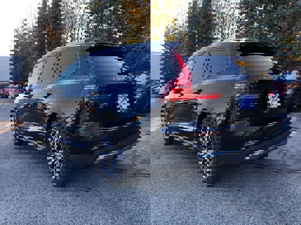 Used 2025 Volvo V60 B5 Cross Country Plus image 4