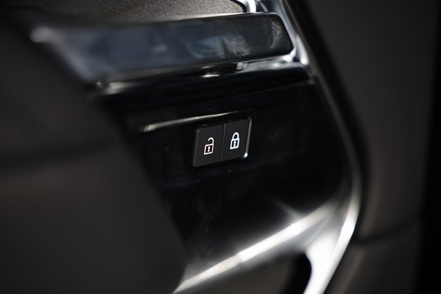 New 2025 Land Rover Range Rover SE image 31