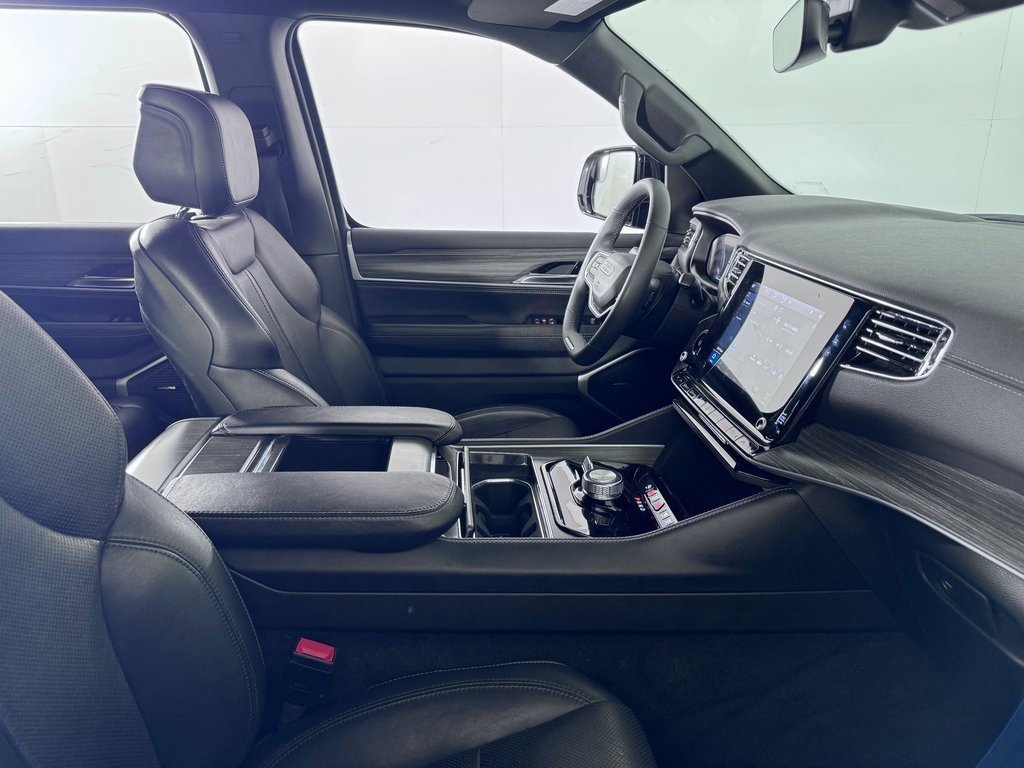 Used 2023 Jeep Wagoneer L Series II image 15