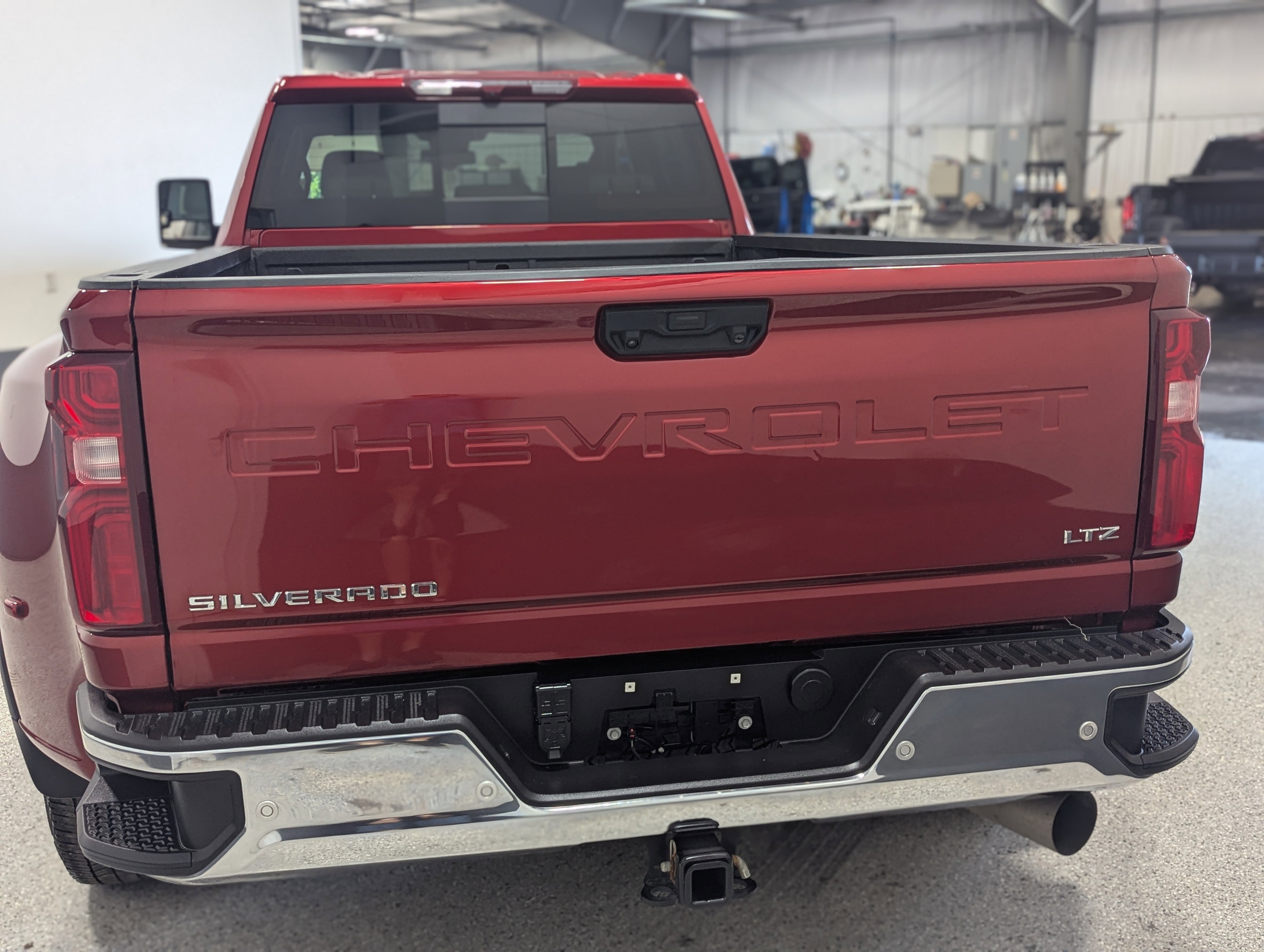 Used 2025 Chevrolet Silverado 3500 LTZ w/ LTZ Plus Package image 4