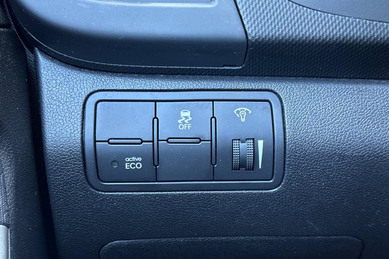 Used 2012 Hyundai Accent SE FWD image 32