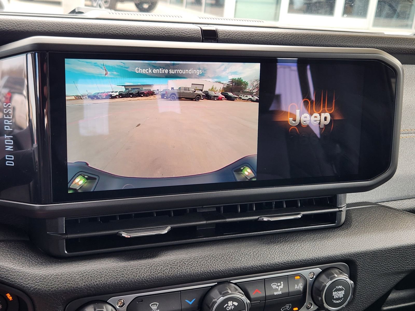 New 2026 Jeep Gladiator Sport AWD/4WD image 17