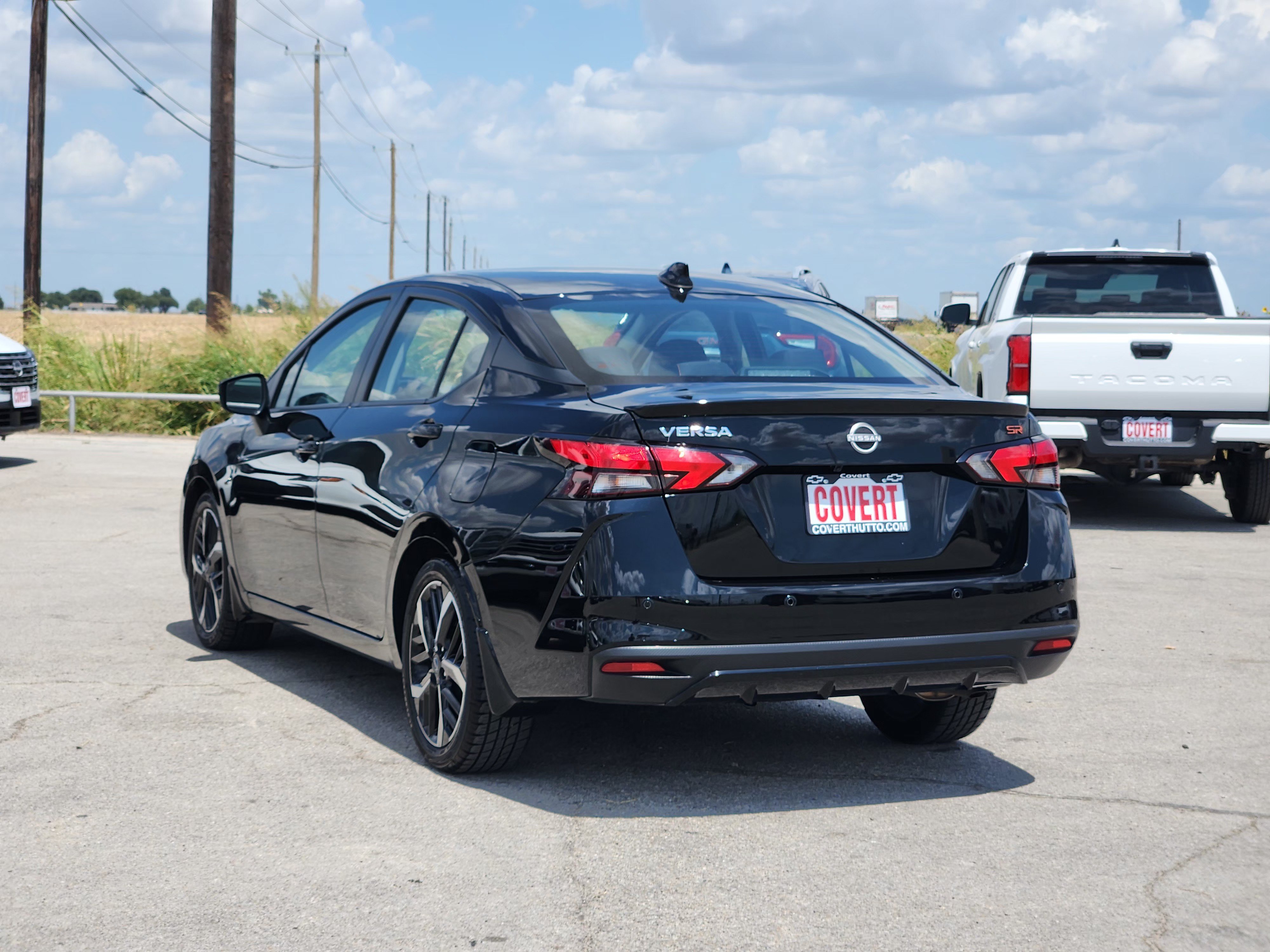Used 2025 Nissan Versa SR w/ Trunk Package FWD image 5
