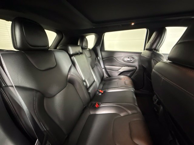 Used 2021 Jeep Cherokee High Altitude AWD/4WD image 32