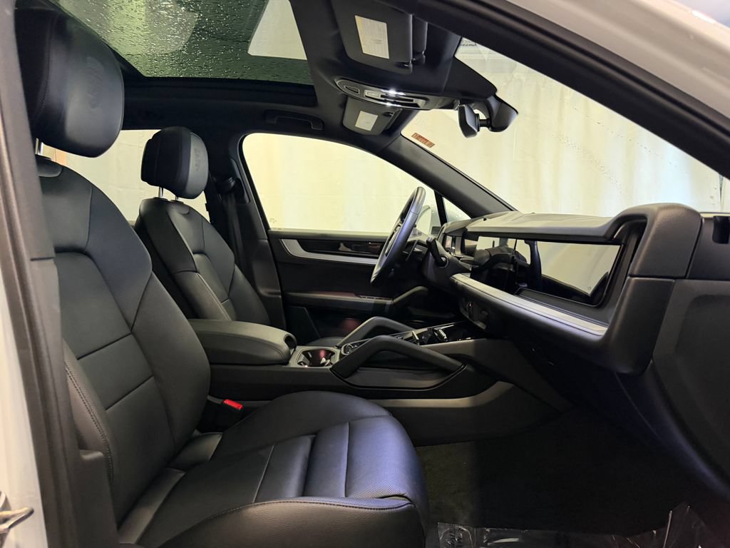 Certified 2024 Porsche Cayenne AWD/4WD image 16