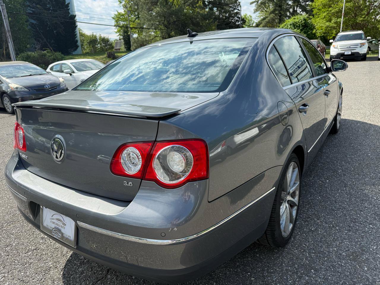 Used 2008 Volkswagen Passat VR6 FWD image 7