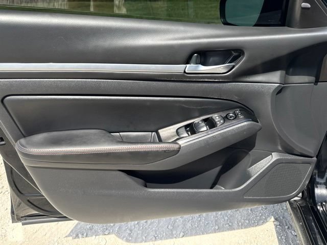 Used 2024 Nissan Altima 2.5 SR FWD image 12