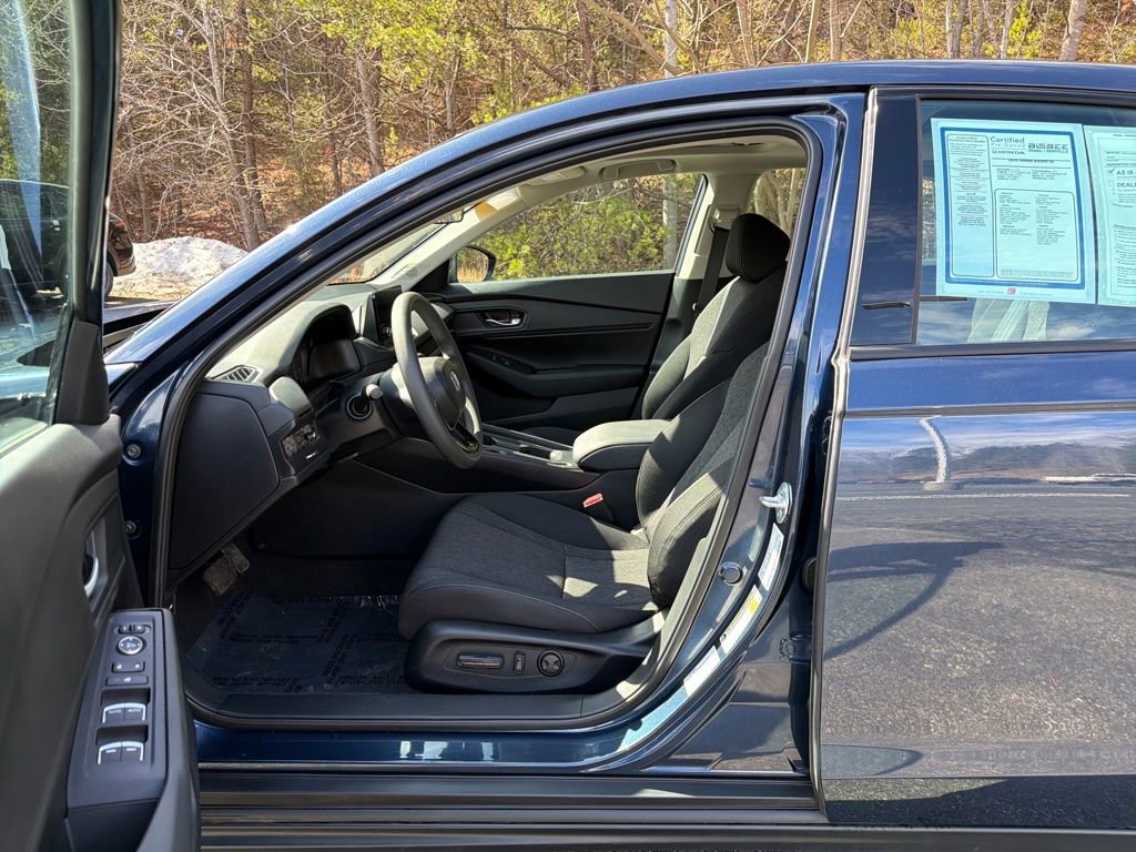Used 2025 Honda Accord SE image 12