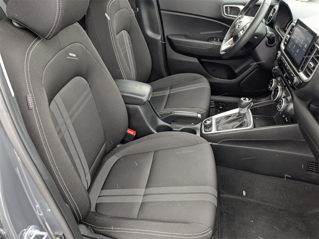 Used 2025 Hyundai Venue SEL image 36