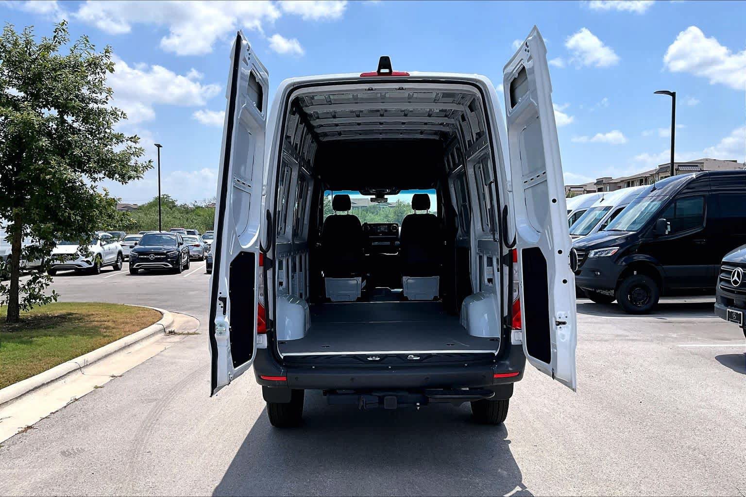 Used 2025 Mercedes-Benz Sprinter 2500 image 34