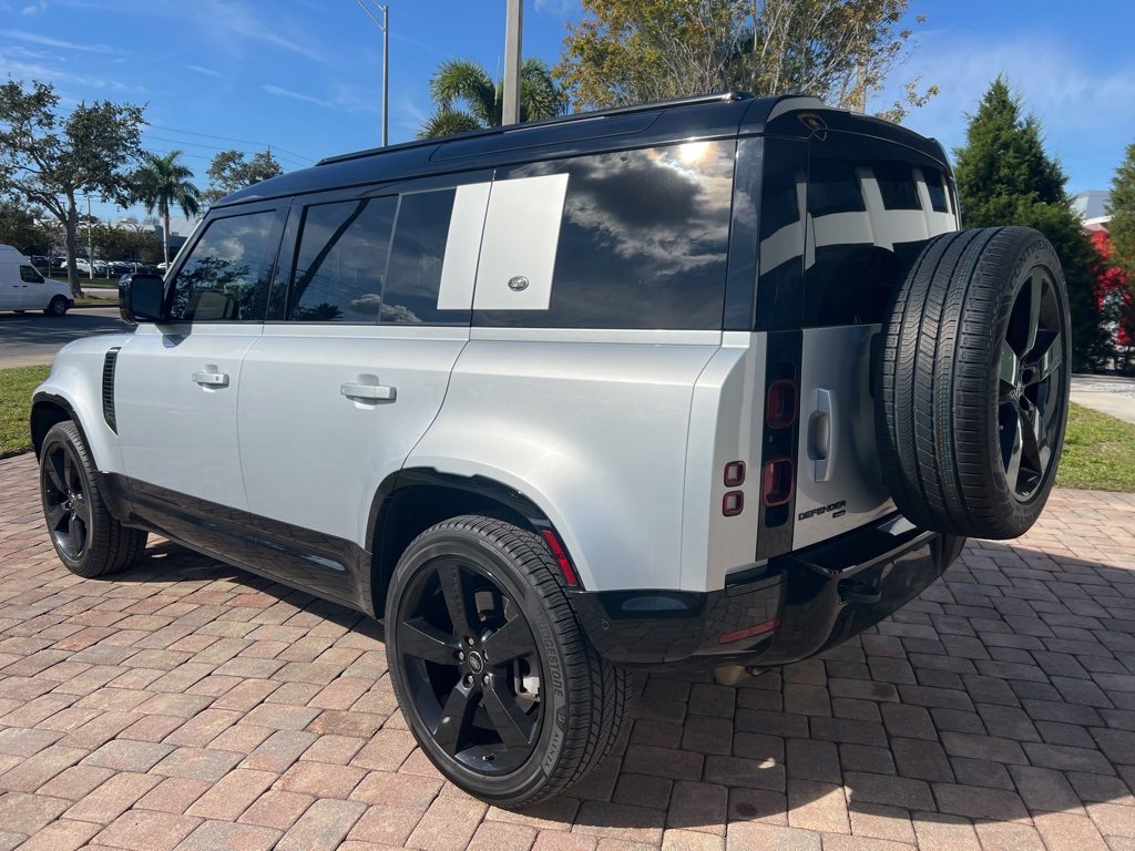 Used 2022 Land Rover Defender 110 X-Dynamic HSE image 4