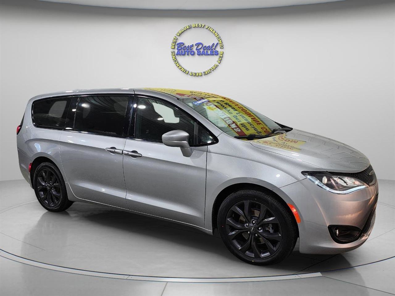 Used 2020 Chrysler Pacifica Touring w/ S Appearance Package image 8