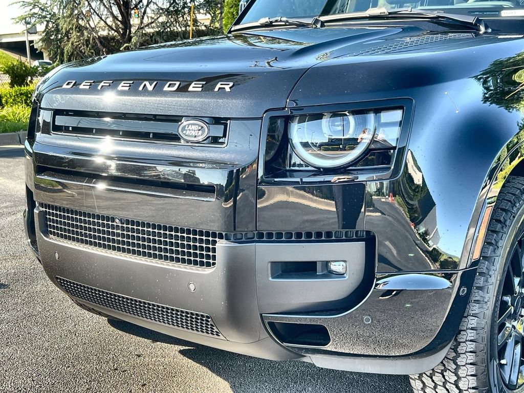 Used 2026 Land Rover Defender 130 X-Dynamic SE AWD/4WD image 9