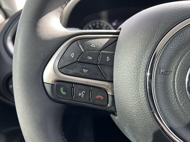 Used 2022 Jeep Renegade Latitude AWD/4WD image 19