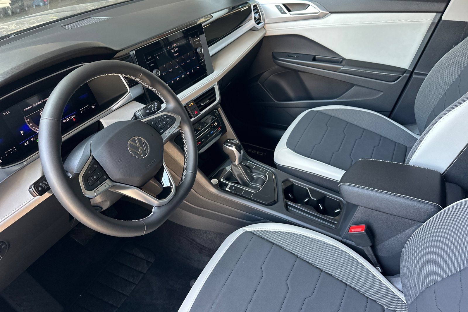 New 2026 Volkswagen Taos SE FWD image 8