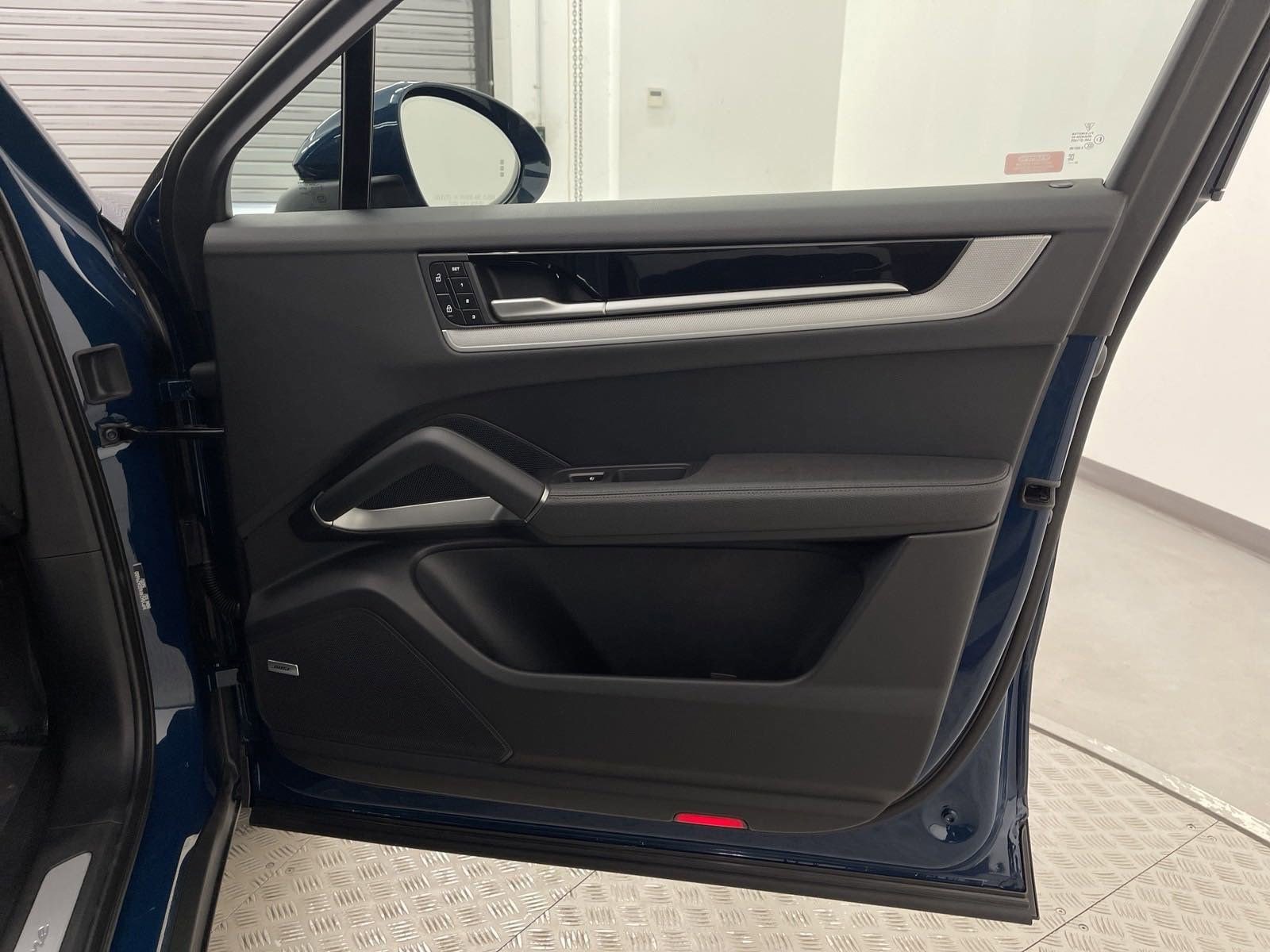 New 2025 Porsche Cayenne Coupe image 39