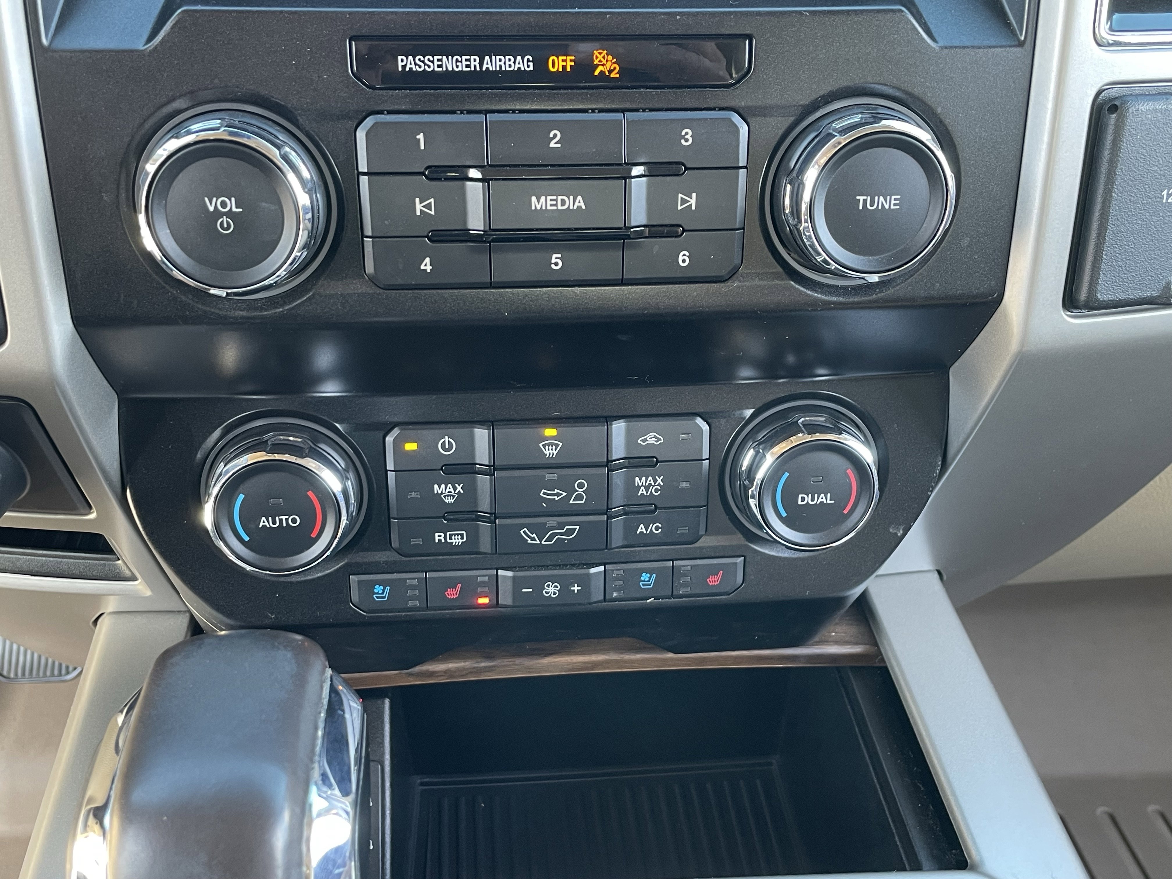 Used 2020 Ford F150 Lariat w/ Trailer Tow Package image 26