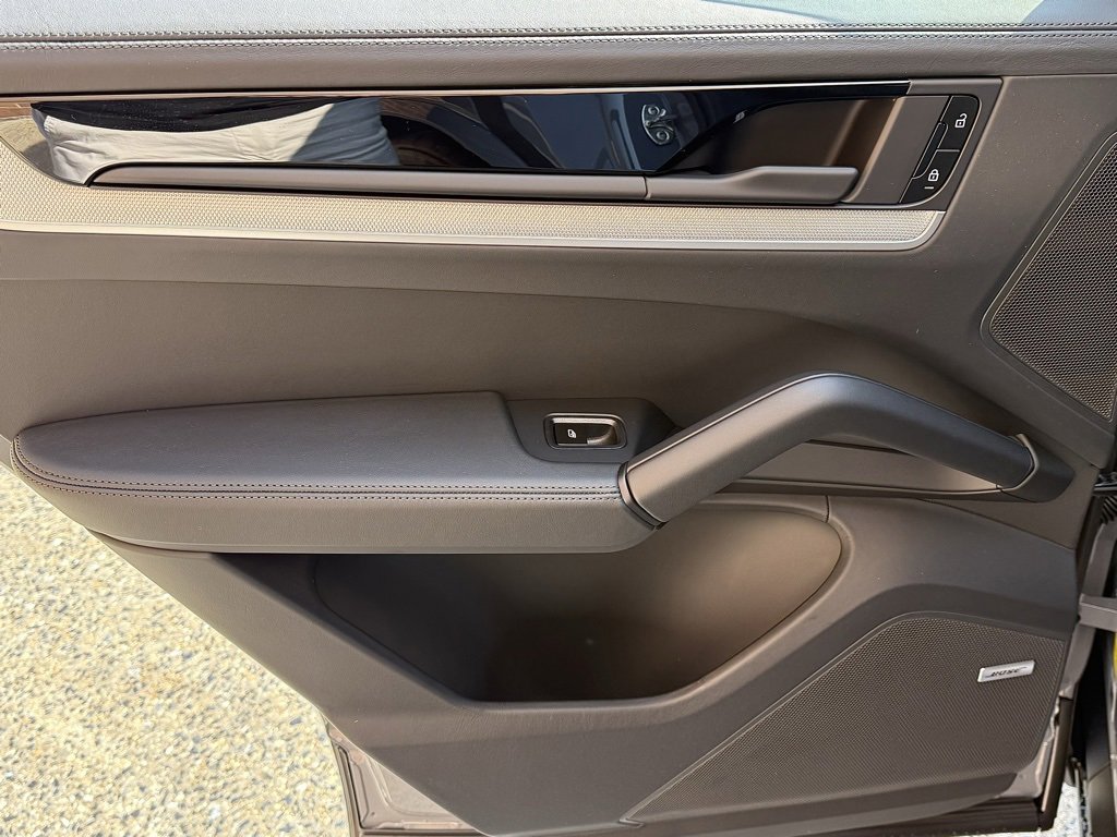 New 2026 Porsche Cayenne S image 21