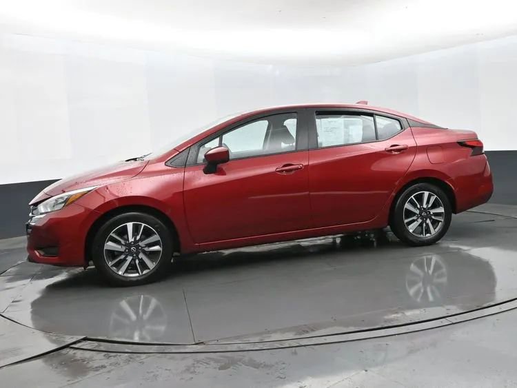 Used 2025 Nissan Versa SV FWD image 5