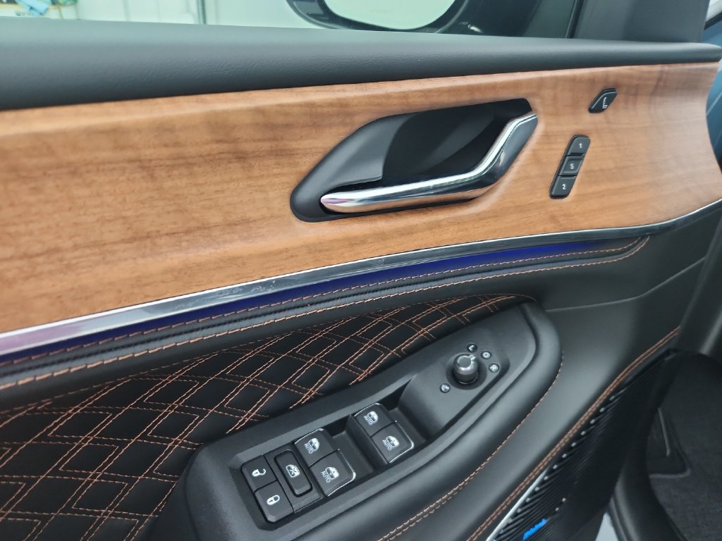 New 2027 Jeep Grand Cherokee Summit AWD/4WD image 21