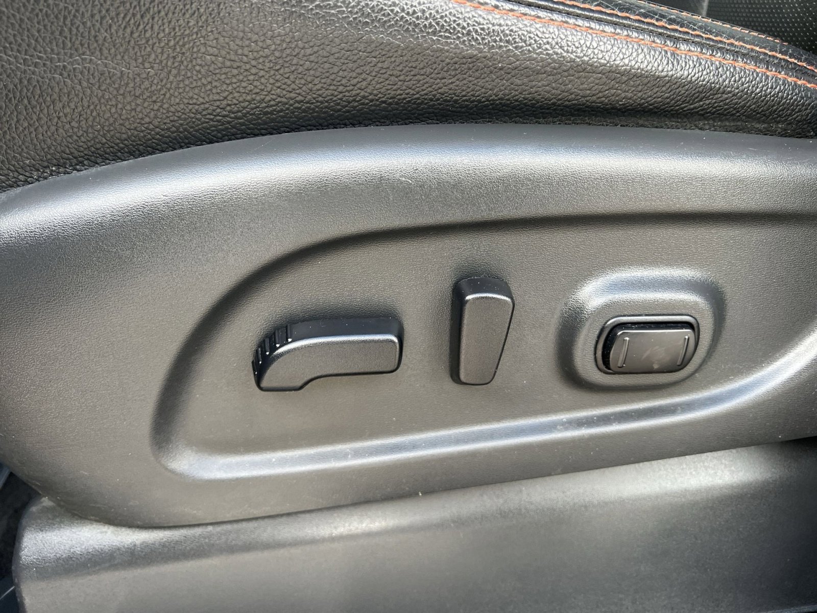 Used 2021 Nissan Titan PRO-4X w/ Pro-4x Convenience Package image 14