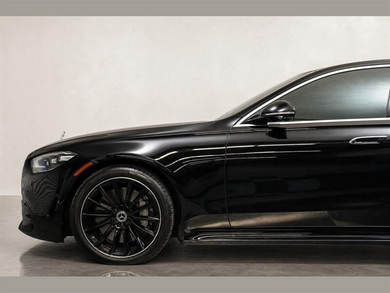 Used 2022 Mercedes-Benz S 500 4MATIC w/ AMG Line Package image 11