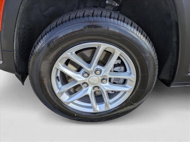 Used 2023 Jeep Grand Cherokee L Laredo image 23