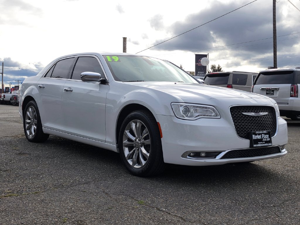 Used 2019 Chrysler 300 Limited AWD/4WD image 9