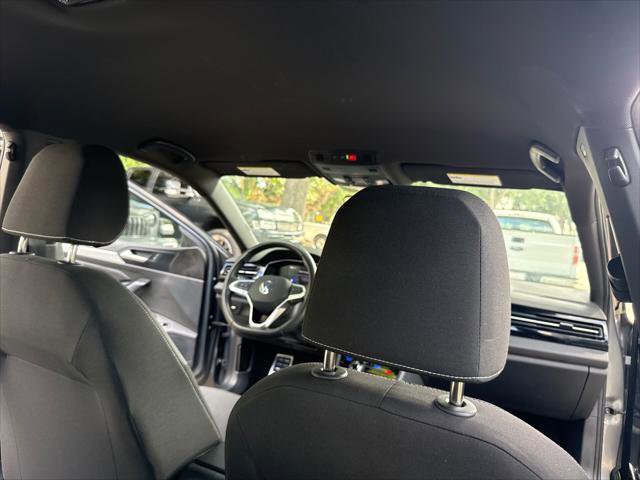 Used 2025 Volkswagen Jetta Sport image 14