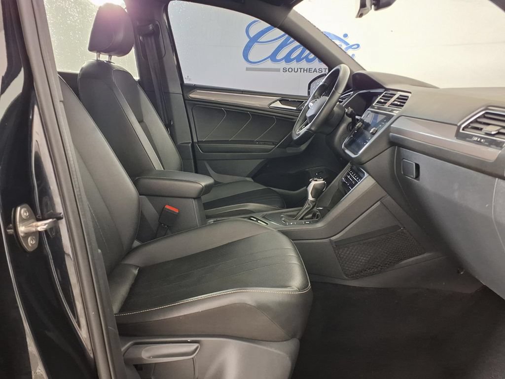 Used 2024 Volkswagen Tiguan SE R-Line FWD image 10