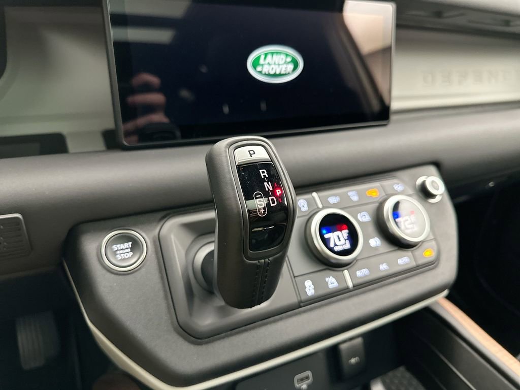 Used 2024 Land Rover Defender 110 X-Dynamic SE image 24