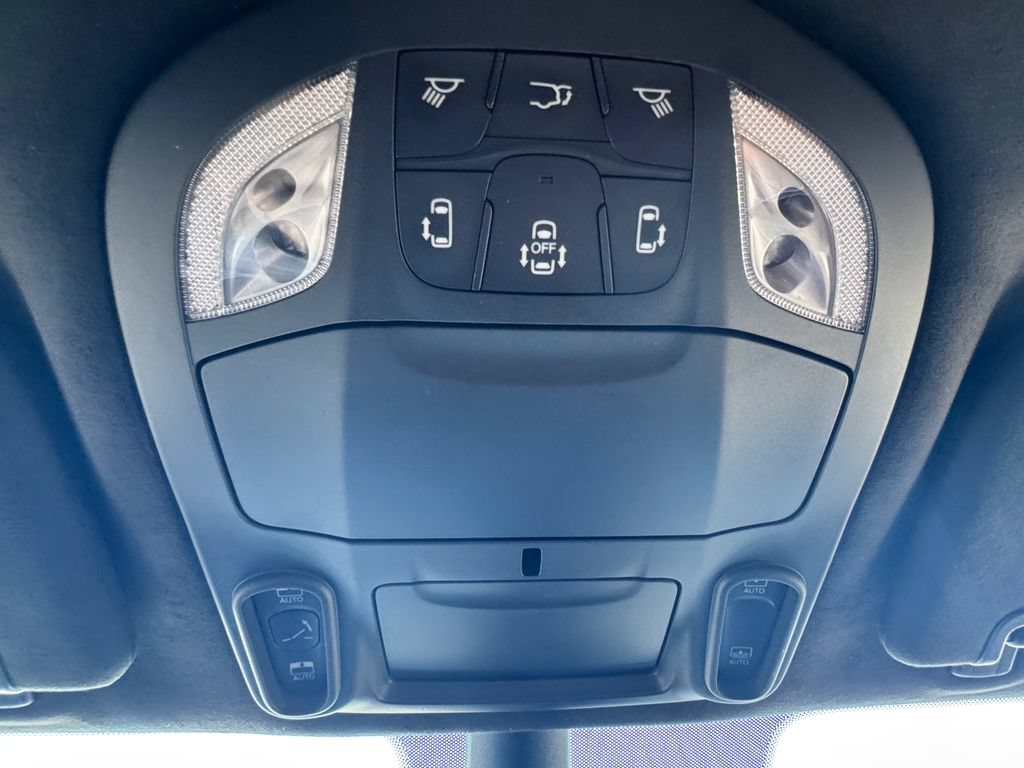 Used 2024 Chrysler Pacifica Pinnacle FWD image 29