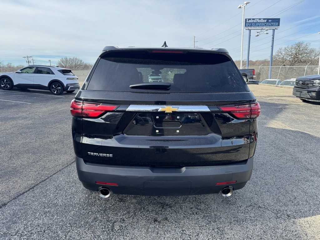 Used 2023 Chevrolet Traverse LS image 6
