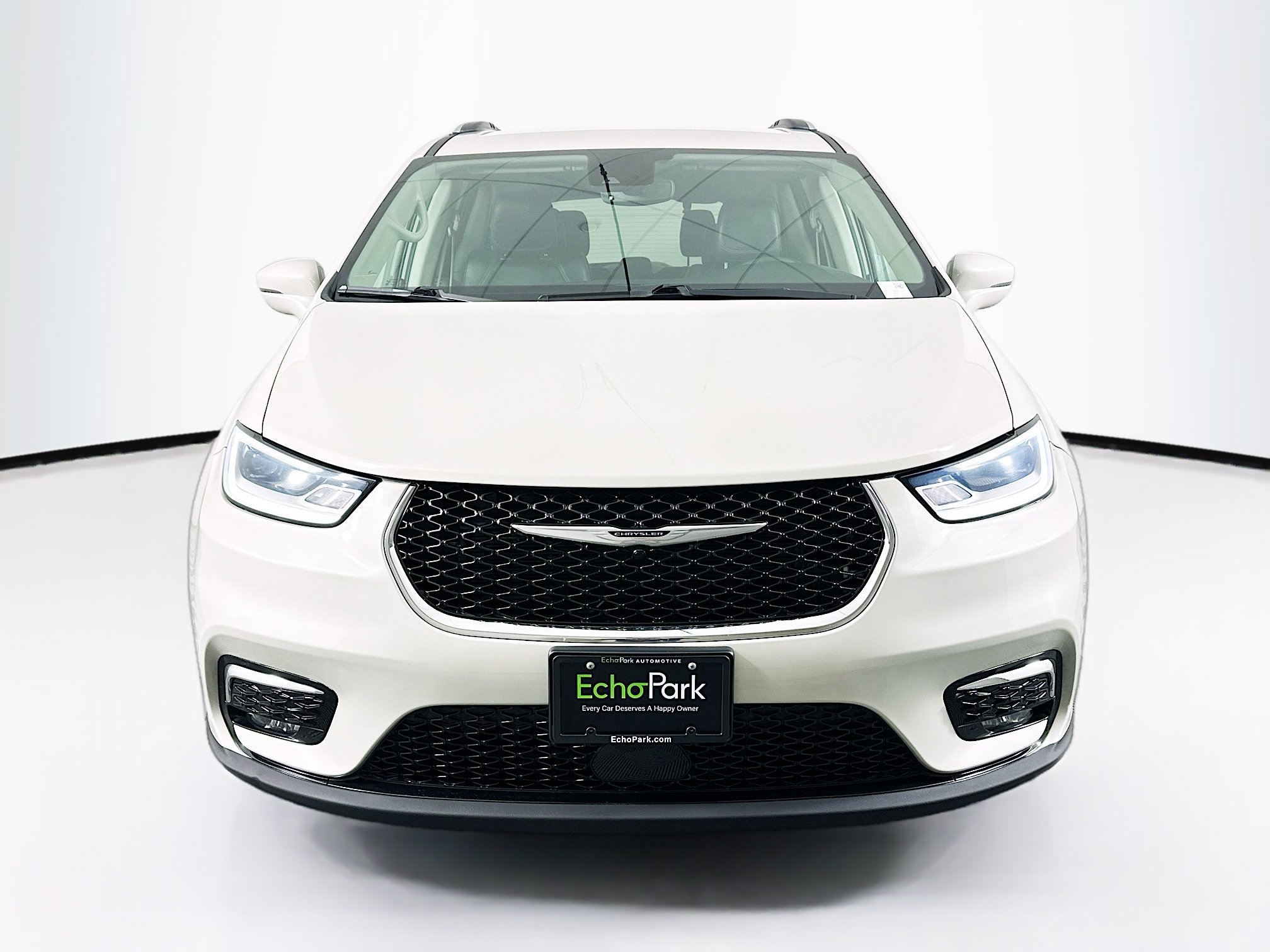 Used 2021 Chrysler Pacifica Touring-L image 2