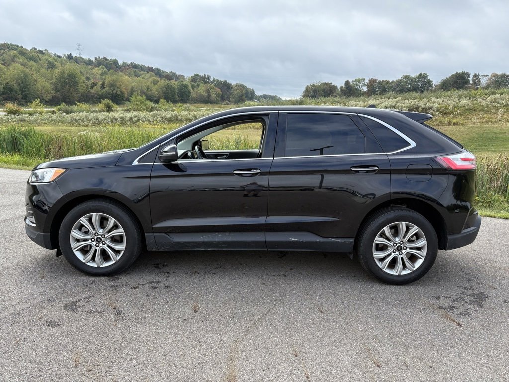 Used 2024 Ford Edge Titanium image 2