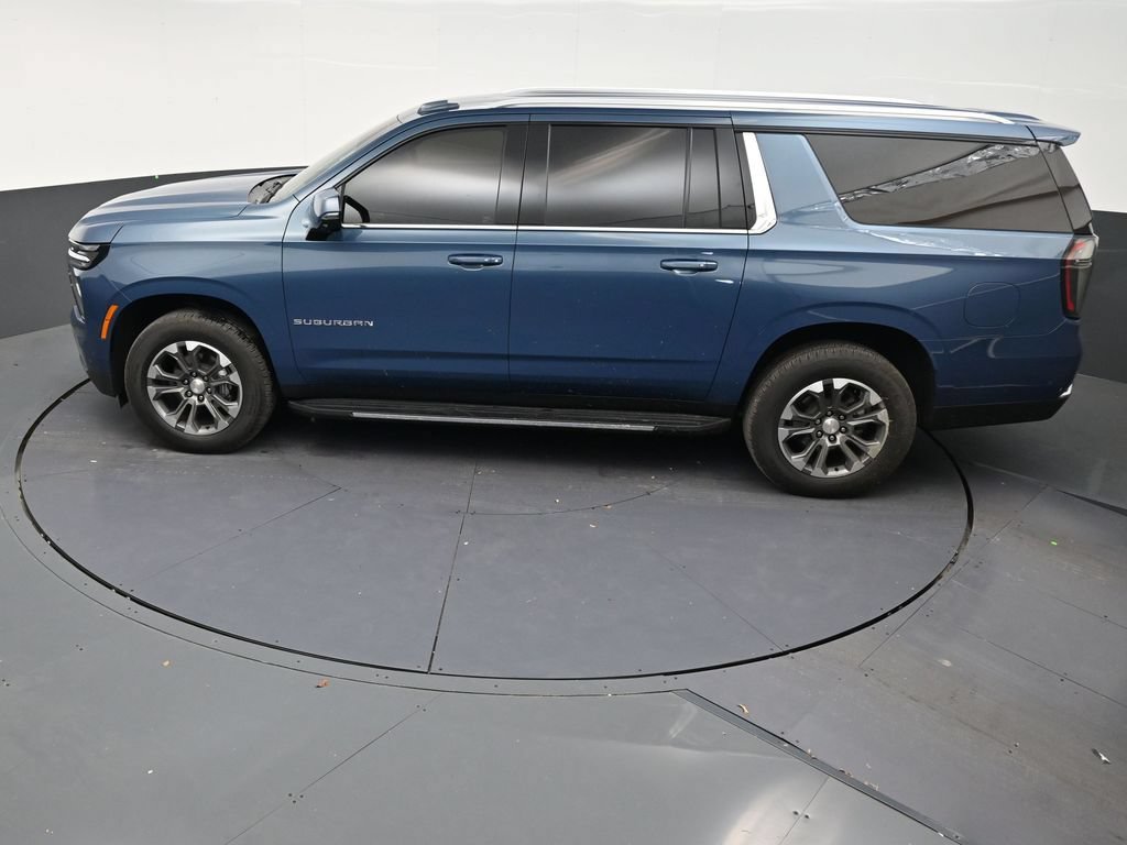Used 2025 Chevrolet Suburban LT w/ Comfort Package RWD image 13