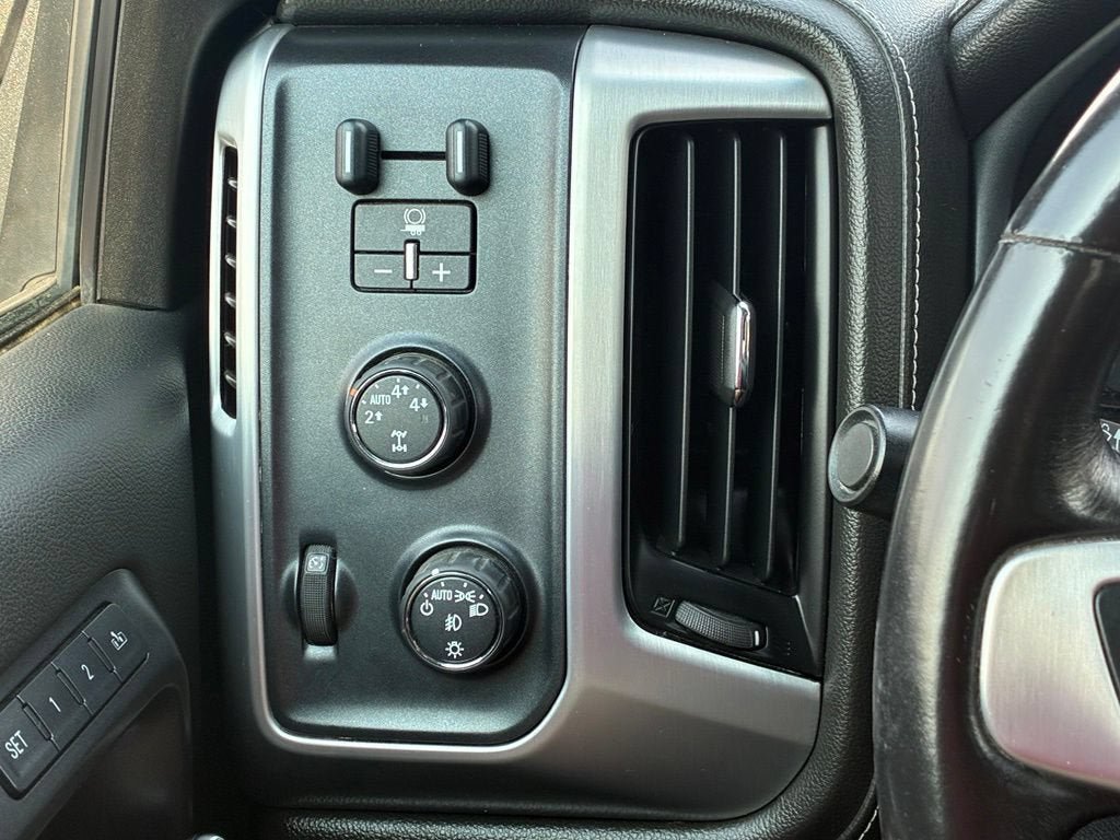 Used 2015 GMC Sierra 1500 SLT w/ SLT Preferred Package AWD/4WD image 18
