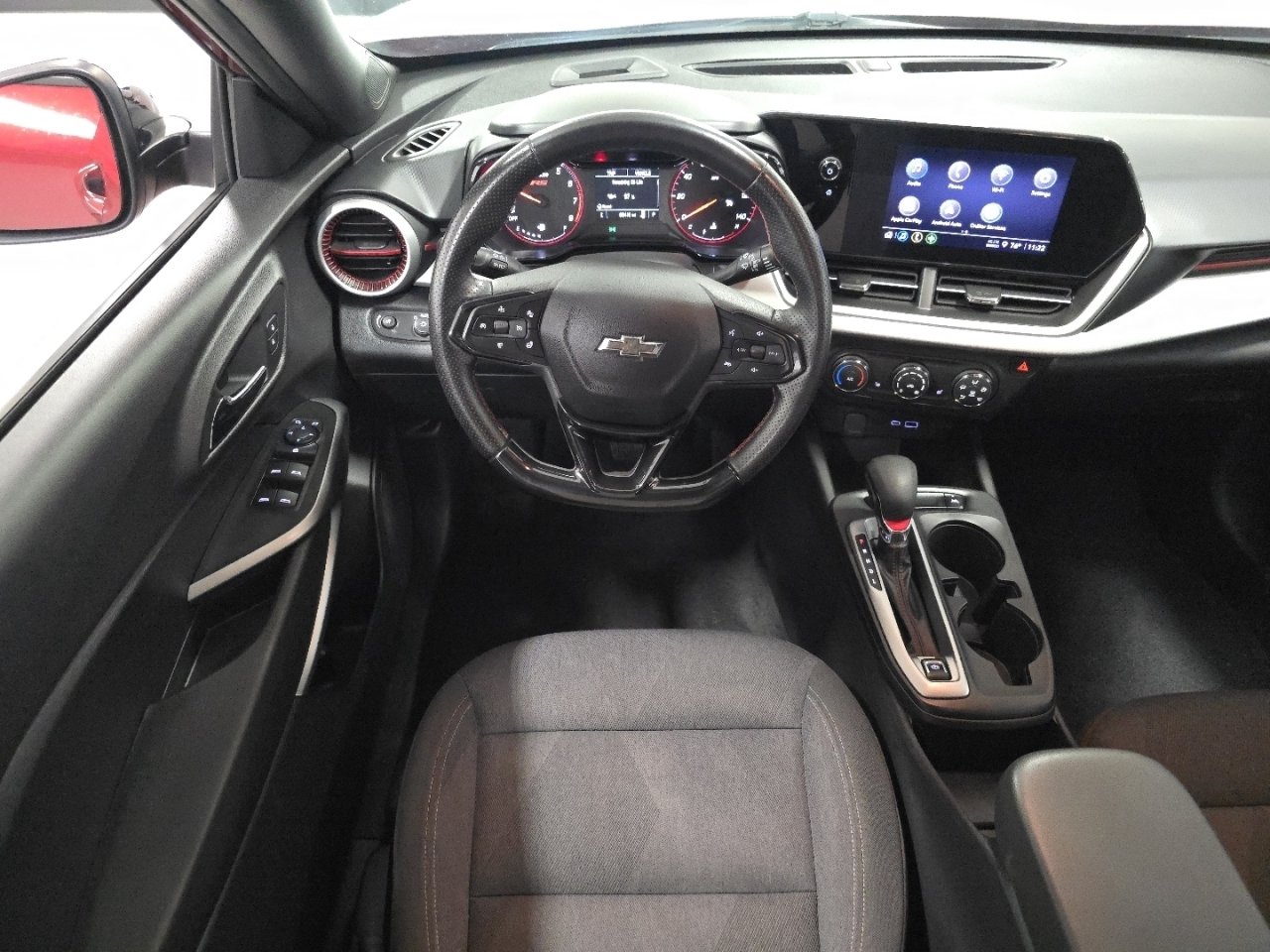 Used 2024 Chevrolet Trax RS FWD image 23