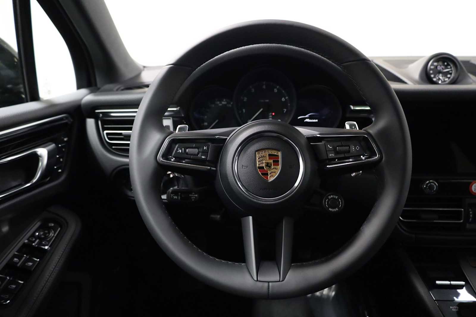 New 2026 Porsche Macan image 25