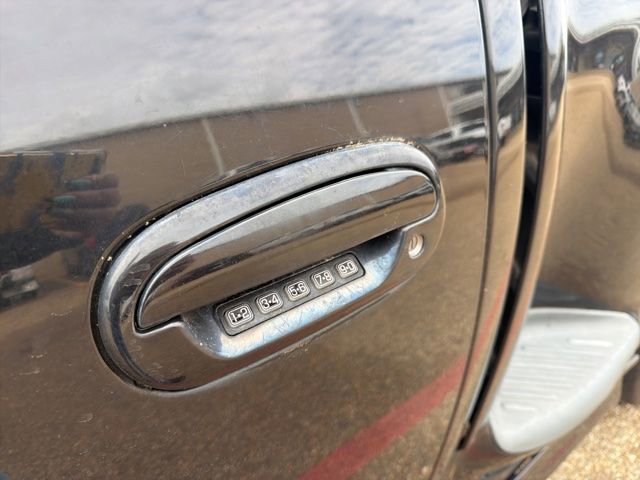 Used 2004 Ford F150 Lightning RWD image 11