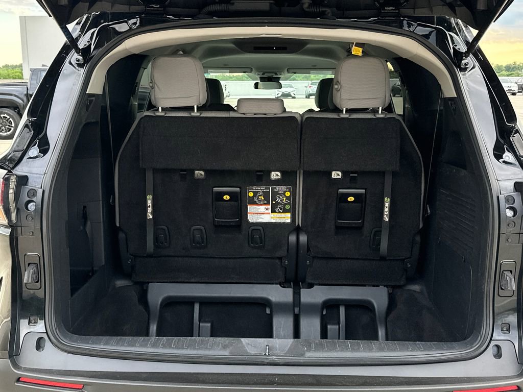Used 2025 Toyota Sienna LE FWD image 6