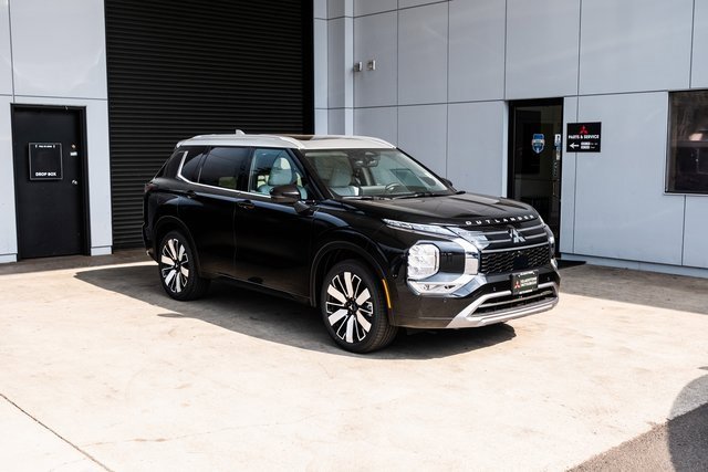 New 2025 Mitsubishi Outlander AWD image 32