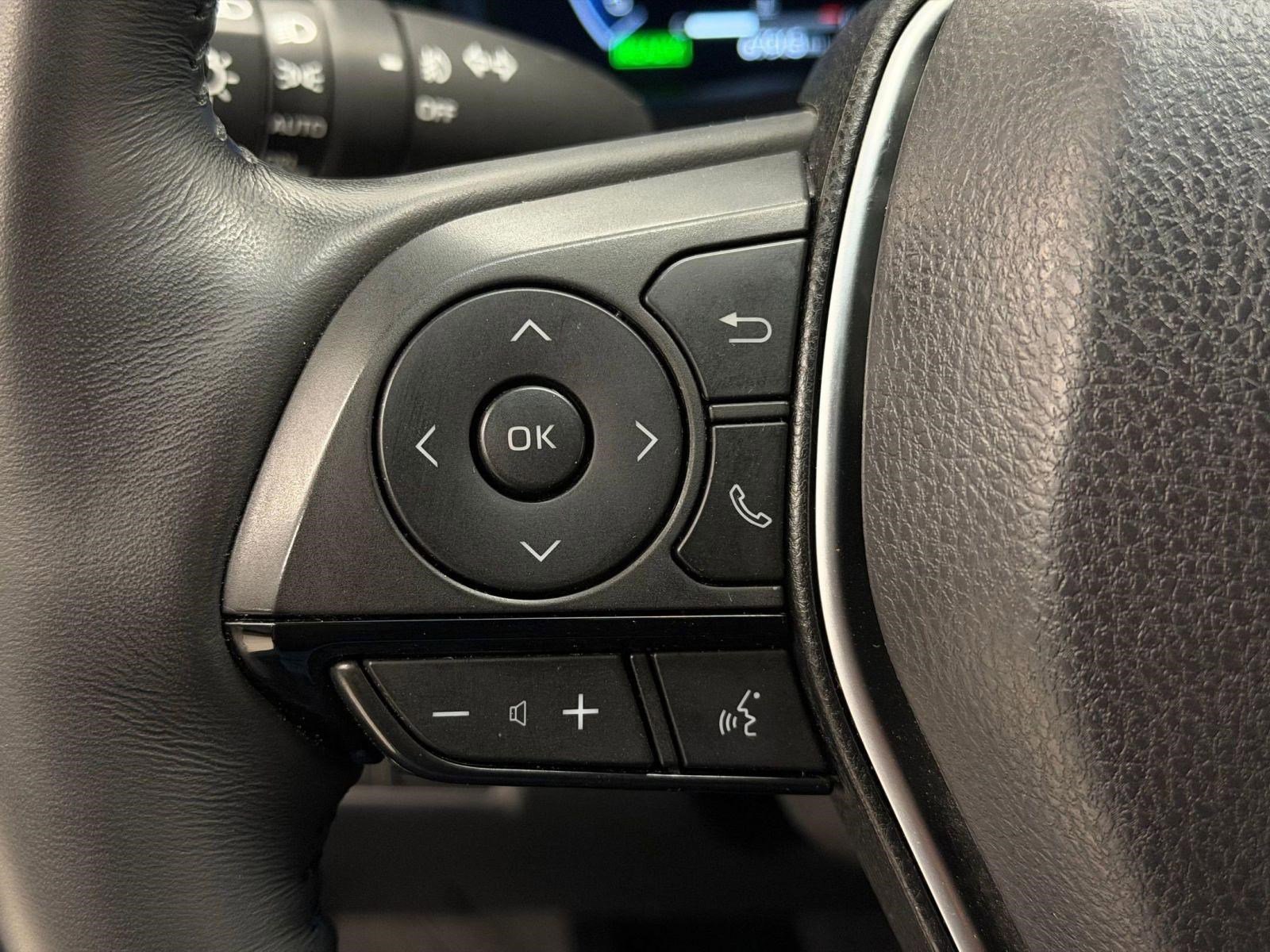 Used 2023 Toyota Venza Limited image 14
