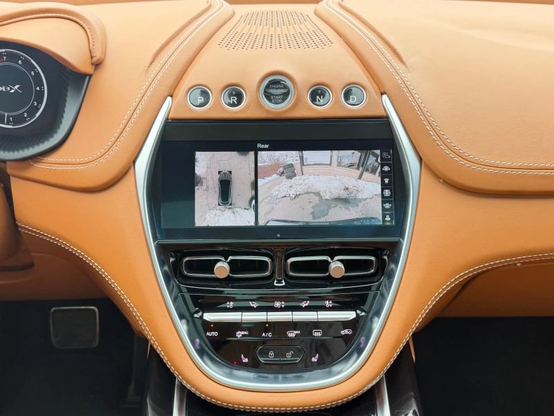 Used 2021 Aston Martin DBX image 22