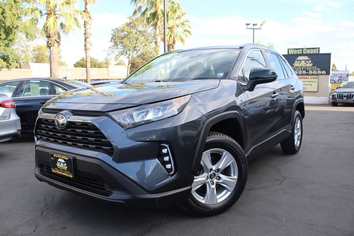 Used 2019 Toyota RAV4 LE w/ Carpet Mat Package FWD image 34