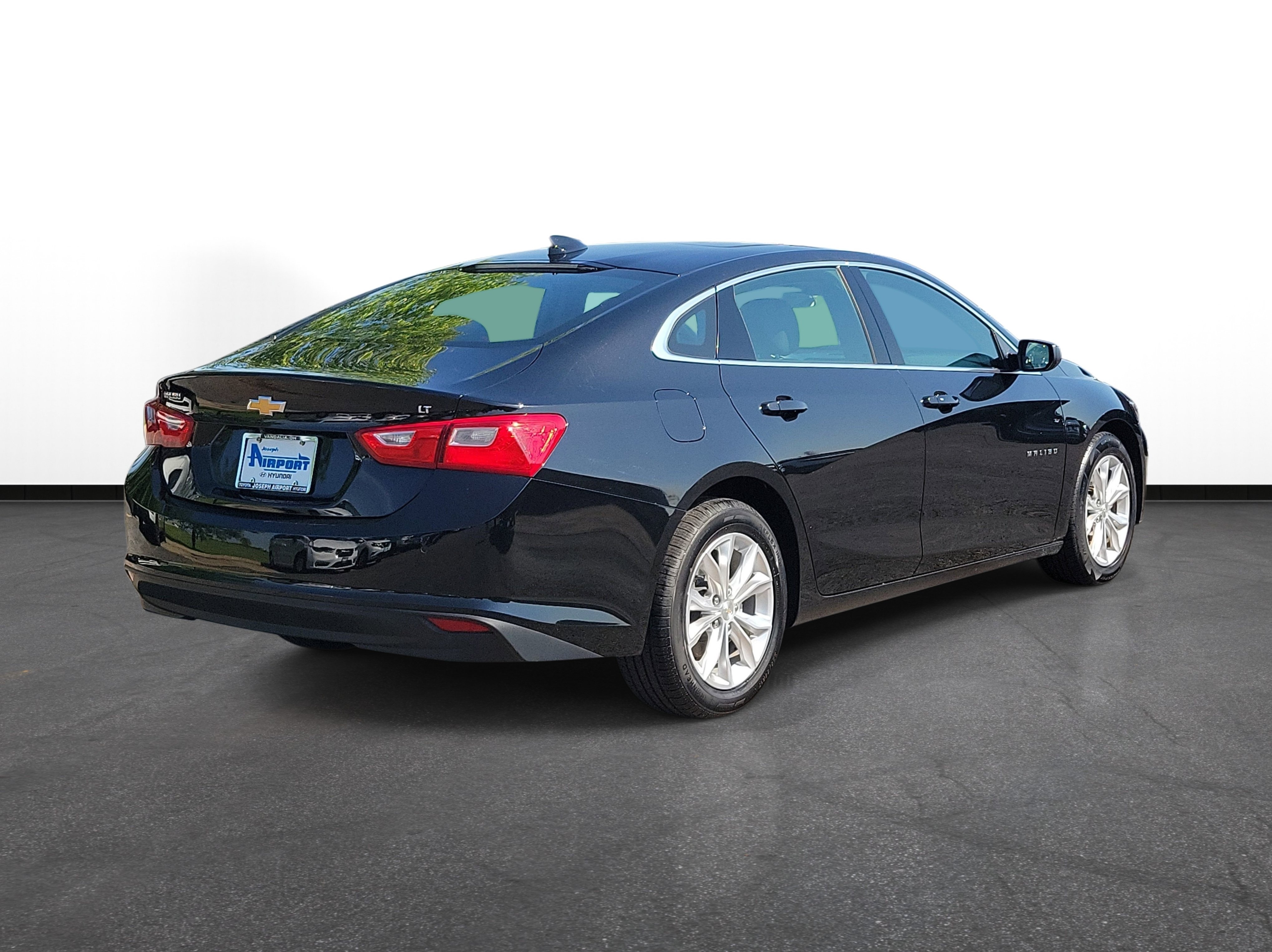 Used 2024 Chevrolet Malibu LT FWD image 4