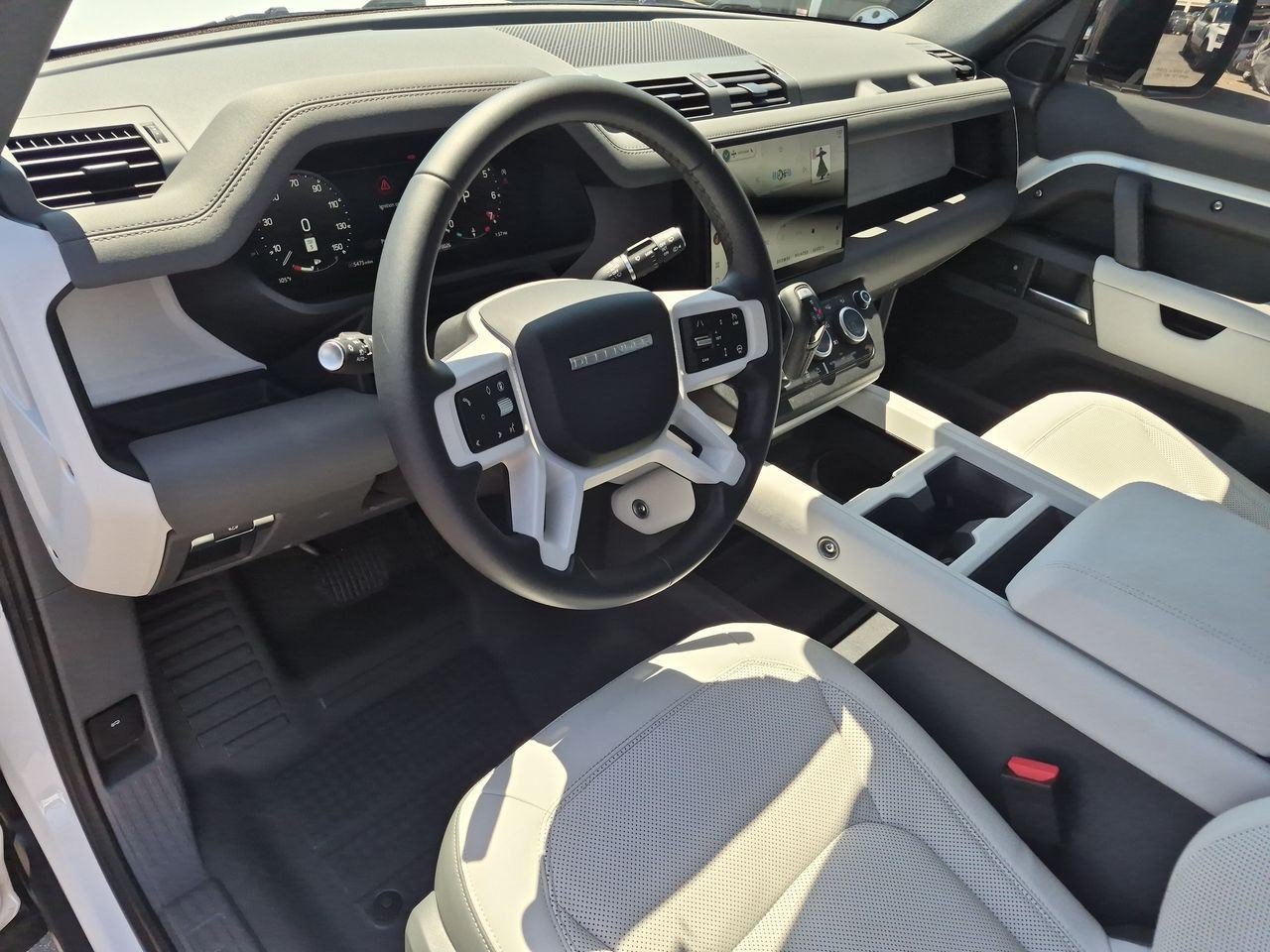 Certified 2025 Land Rover Defender 110 X-Dynamic SE AWD/4WD image 9
